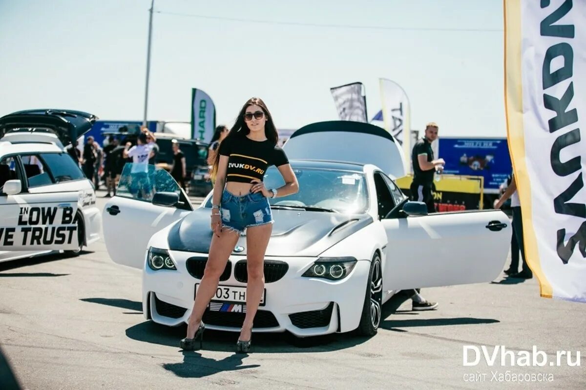 Drift taxi sls. Дрифт такси с девушками в коротких юбках. Дрифт такси с красивыми девушками. Дрифт такси. Дрифт такси с девушками без юбок.