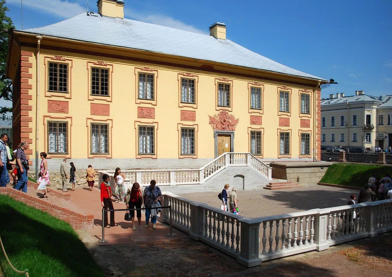 Летний дворец Петра i в Санкт-Петербурге. Летний сад в Санкт-Петербурге летний дворец Петра 1. Летний дворец Петра i Трезини. Летний дворец Петра i Петровское Барокко. Дворцы построенные петром 1