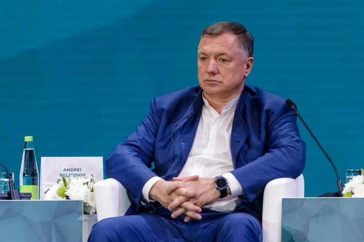 Хуснуллин дороги. Хуснуллин в очках.