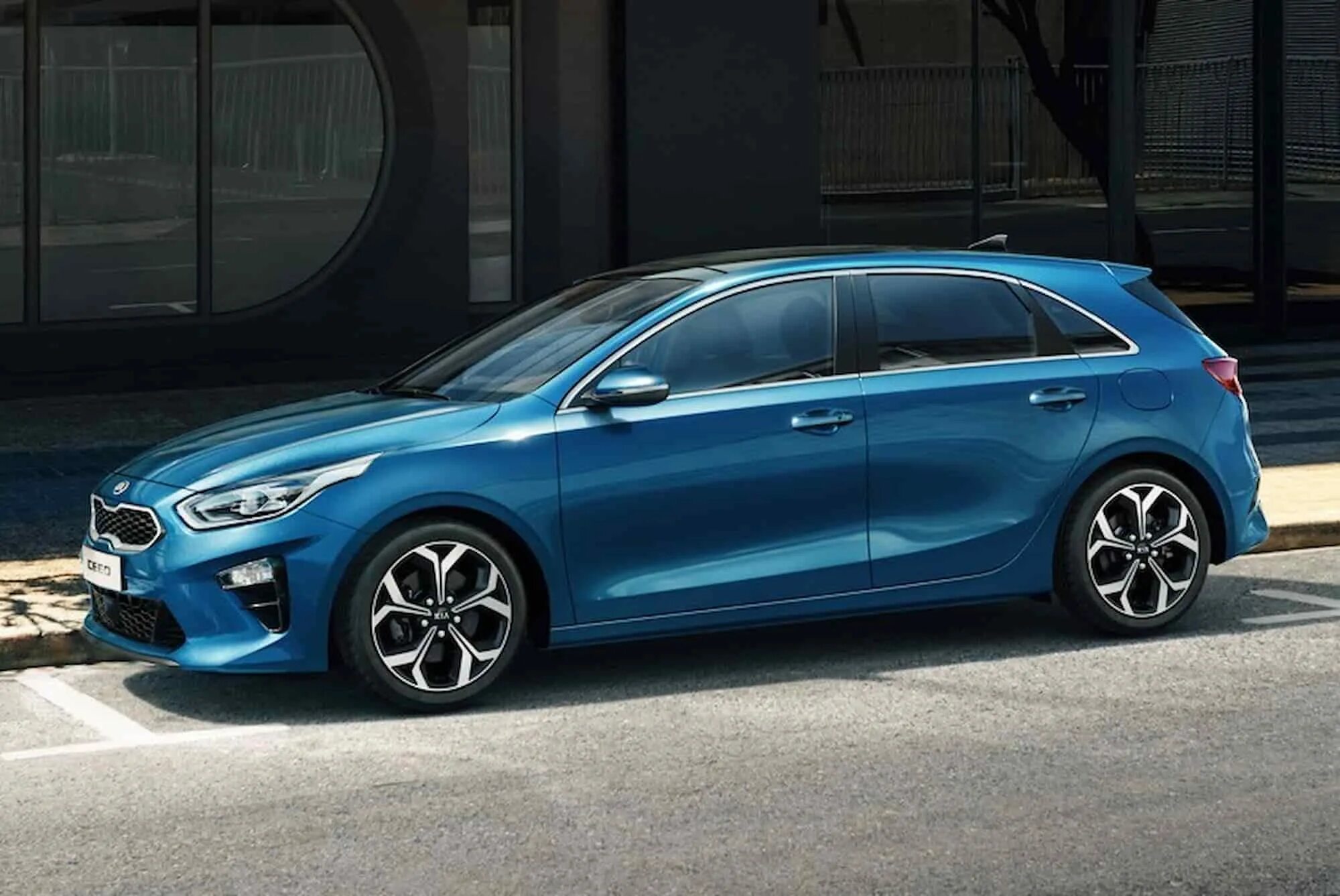 Машины выпуск 2018. Новая нива шевроле 2022. Кадиллак седан 2018. Шевроле камаро zl1 2022. Машины выпуск 2018.