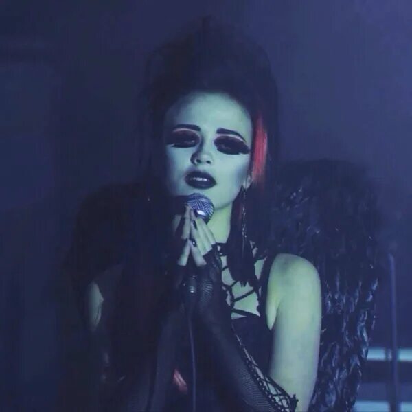 Песня из сватов готы. Песня из сватов готы. Уэнсдей будько. Женя ковалева готика. Песня из сватов готы.