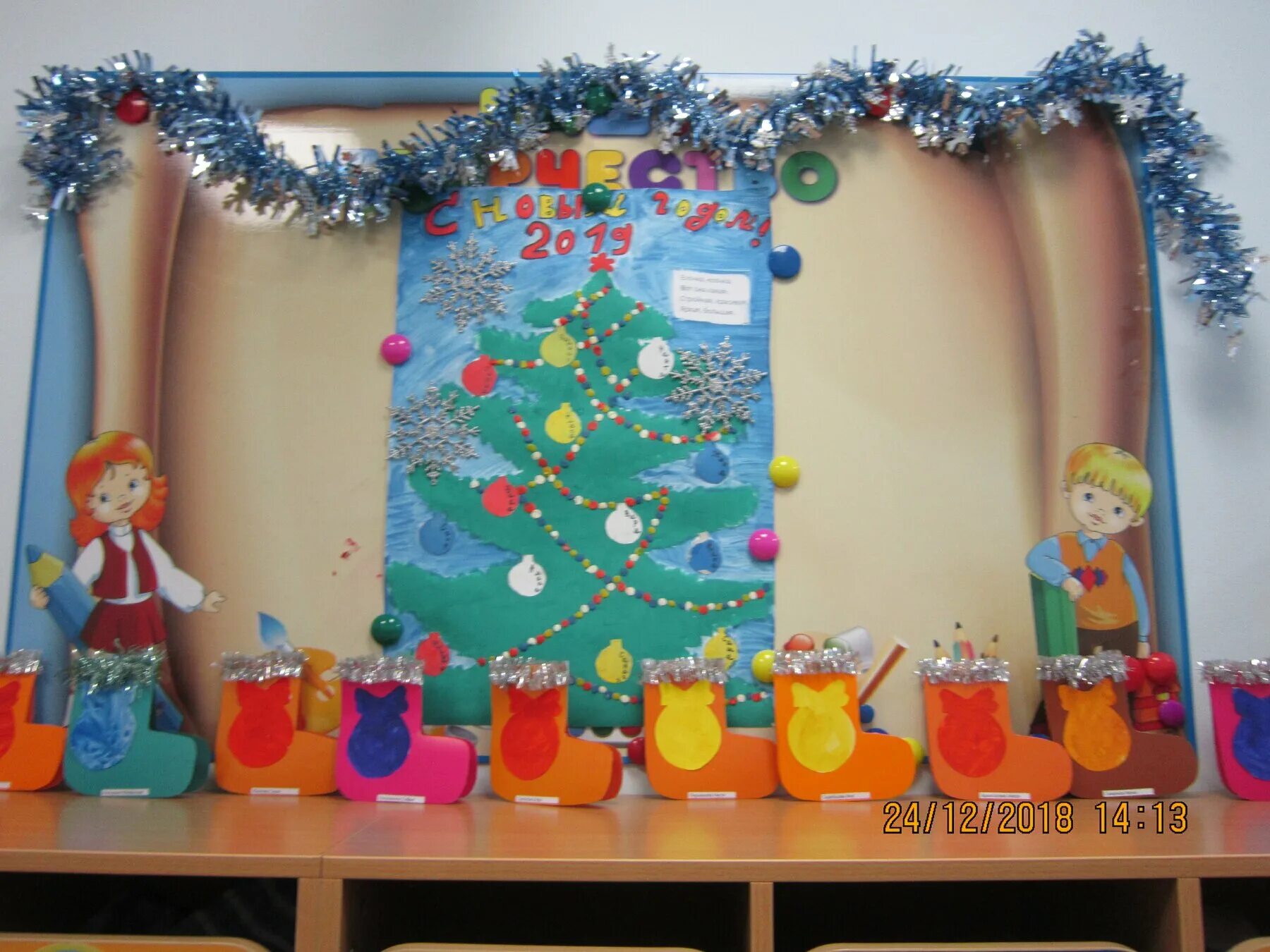работы на новый год в младшей группе. проект новый год в младшей группе. коллективная работа новый год младшая группа. коллективная поделка на новый год с ясельной группой. рисование новый год младшая группа.