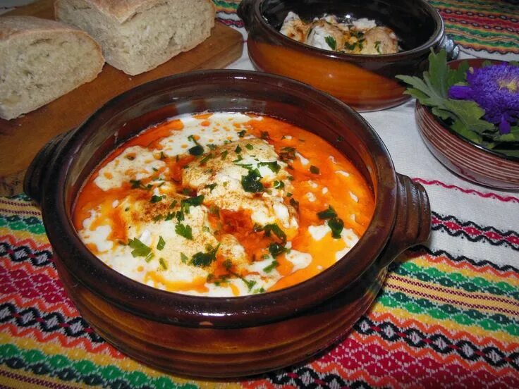 Рецепт болгар. Болгария гювеч. Болгарская кухня национальные блюда. Сач блюдо болгарии. Рецепт болгар.