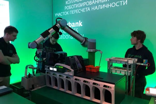 Презентация сбера будущее 2035. Сбербанк будущее. робот греф в сбербанке. лаборатория робототехники сбера. деньги будущего сбербанк.