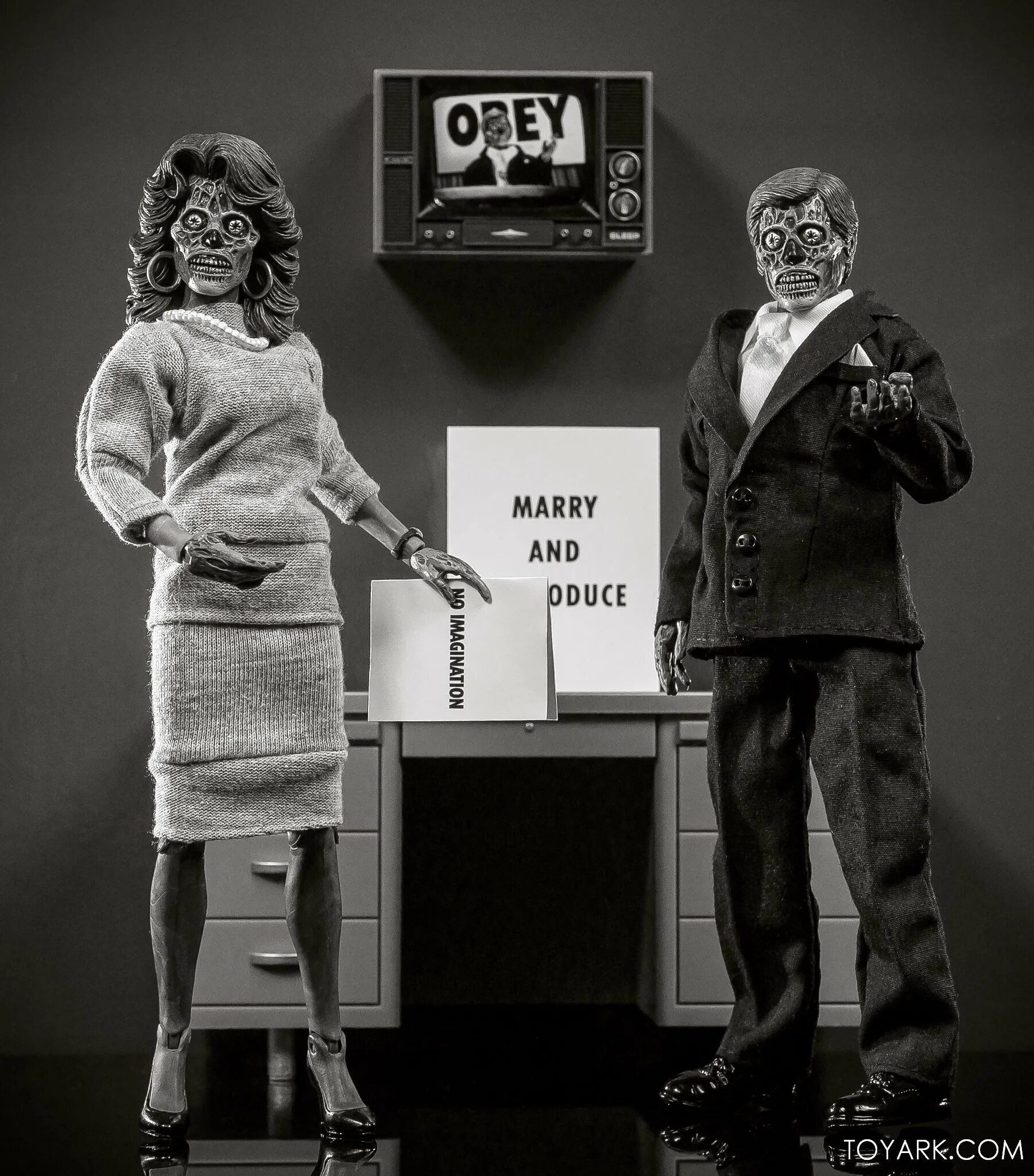 They lives или they live. NECA Toys they Live. They Lives.