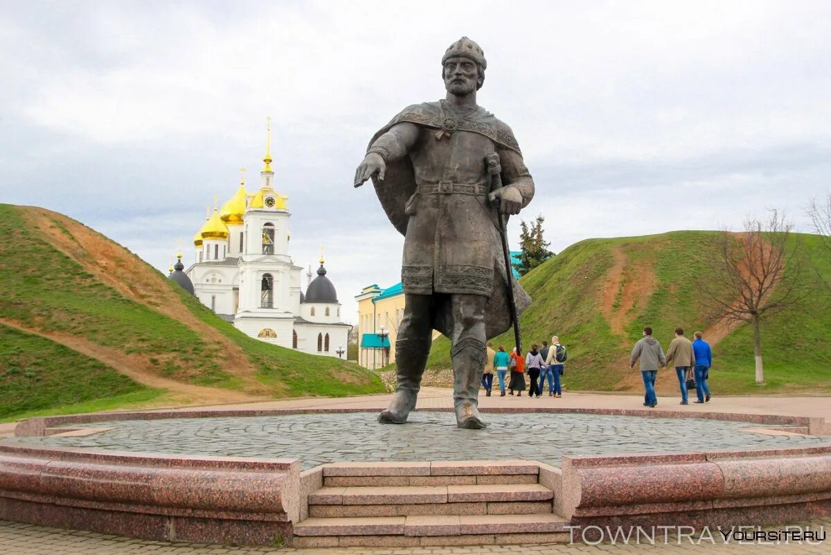 Дмитров г м. Памятник Долгорукому в Дмитрове. Город Дмитров памятник Юрию Долгорукому.