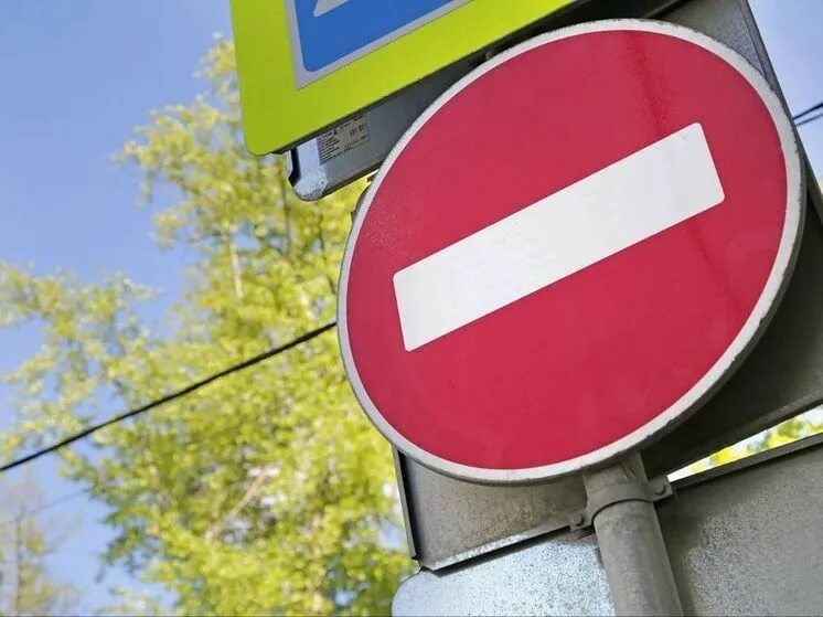 Ограничение движения судов. Ограничение движения. ограничение движения транспорта. временное ограничение движения транспортных средств. перекрыты дороги.