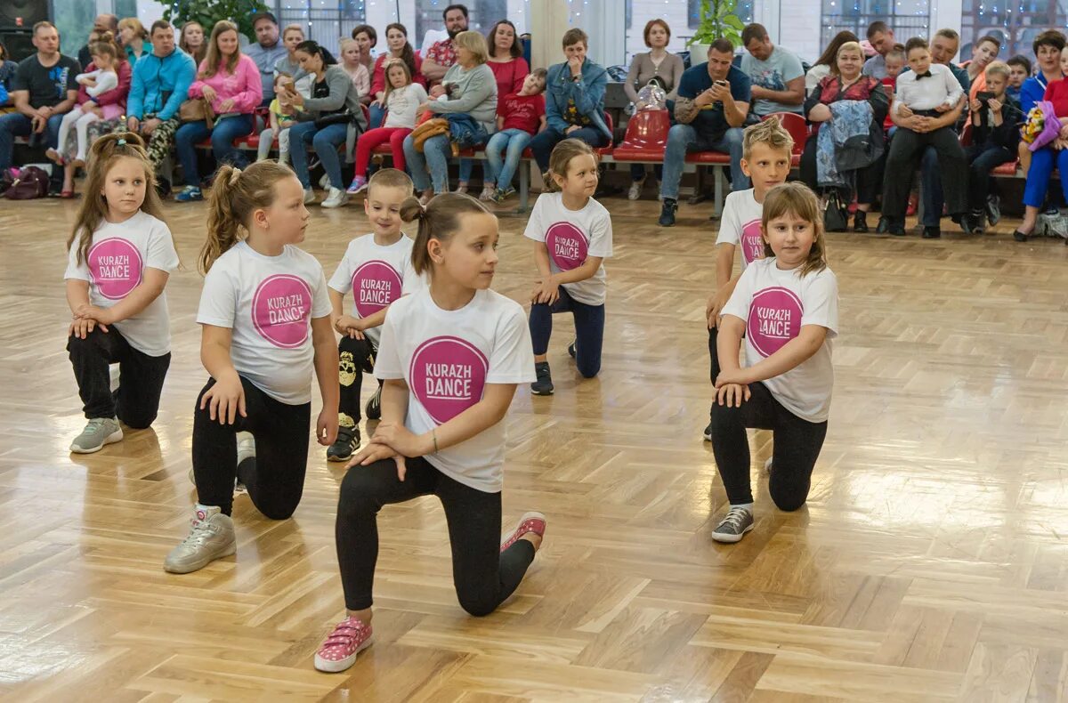Танцы для пенсионеров в лианозово. Танцы для детей в вешняках. Школа спортивных танцев. Школа танцев медведково для детей. Школа бальных танцев для детей.