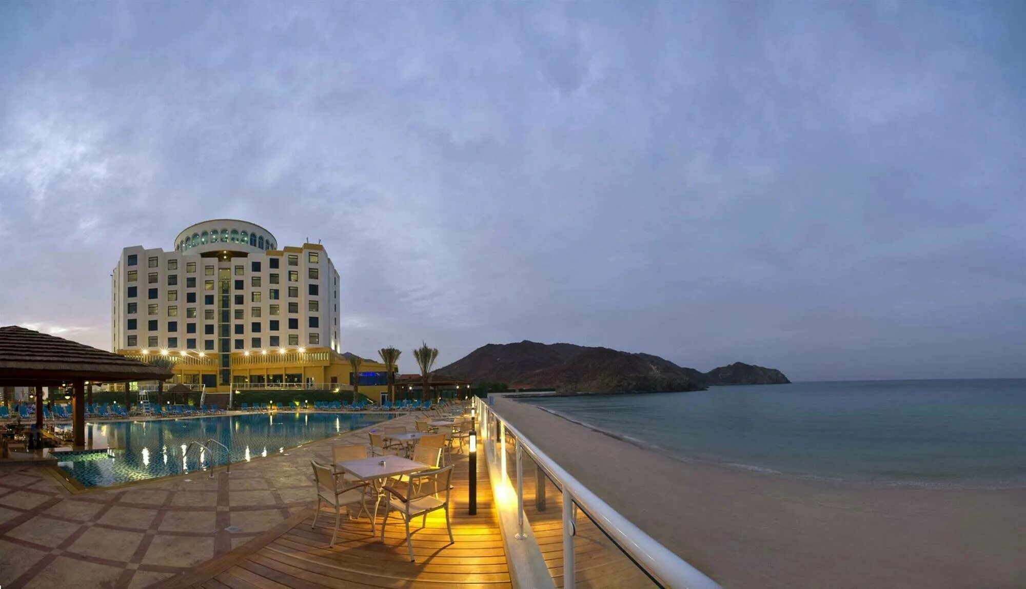Oceanic khorfakkan resort spa оаэ. Oceanic khorfakkan resort &amp; spa 4*. корфаккан дубай. корфаккан океаник черепахи. оаэ фуджейра oceanic khorfakkan resort spa 4 фото.