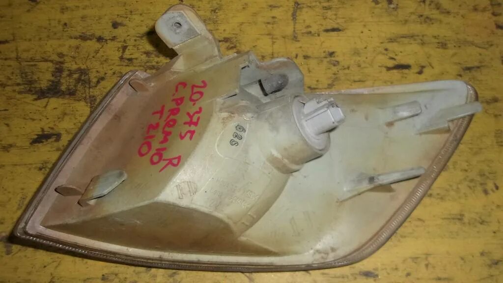 Корона премио ат210 фара. Тойота корона премио 2001. Corona at210. Corona at210. Corona_premio_club_03 капот.