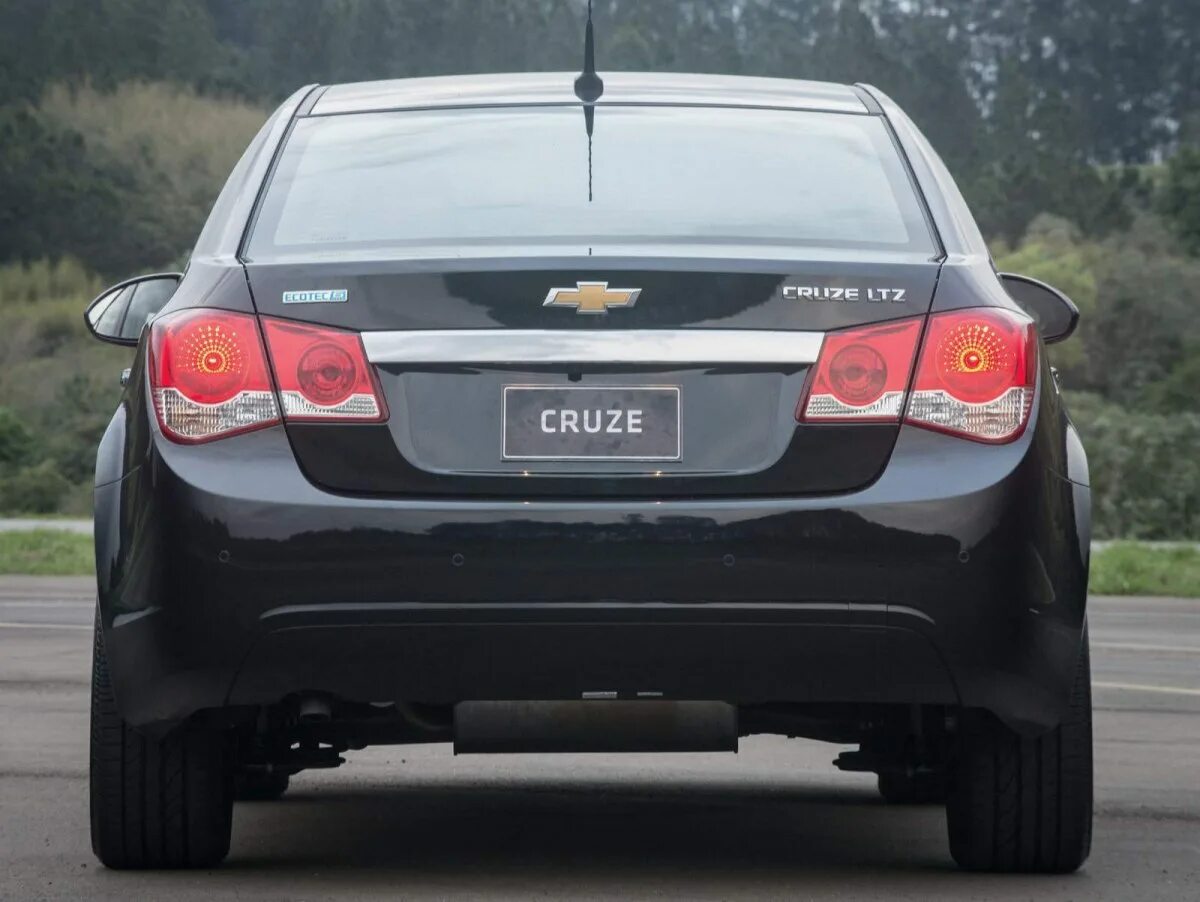 Фото машина задний. Chevrolet Cruze седан 2015. Шевроле Круз седан зад. Chevrolet Cruze сзади 2012. Шевроле Круз седан сзади.
