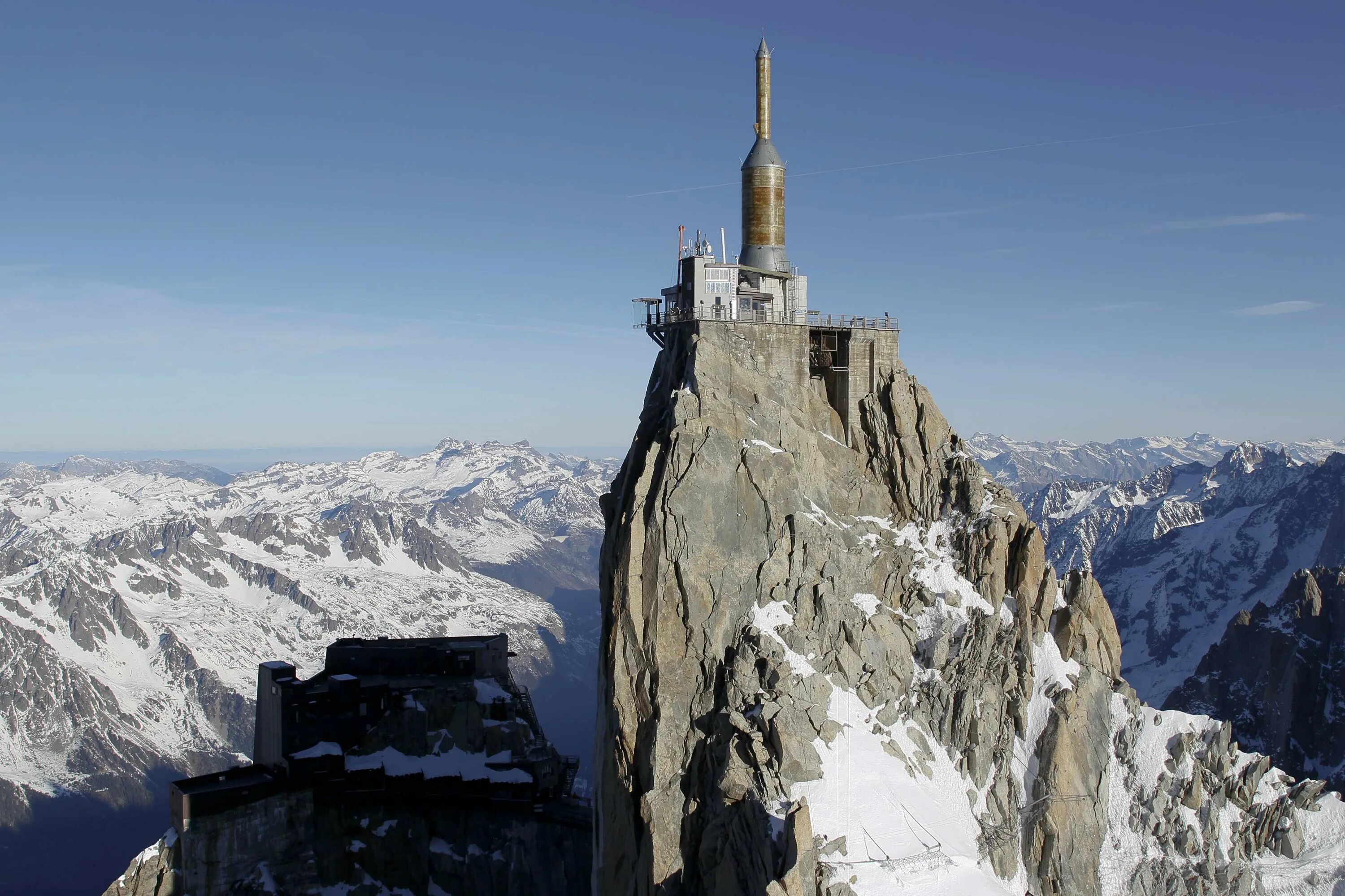 Высокогорная вилла. Здания на горе. Monte rosa hut, swiss alps, швейцария. Дом на скалах. Копенгаген современная архитектура.