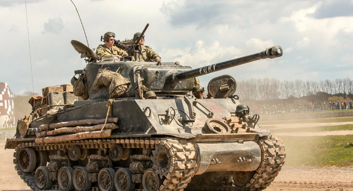 Скрежет танков. Танк м4 Шерман. M4a2e8 Fury. Танк Шерман Fury. Танк m4a2e8.