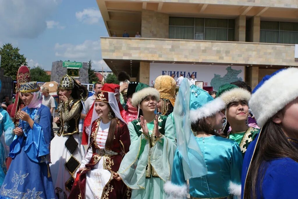 Респ черкесск. День единения народов КЧР. Карачаево-Черкесская Республика народ. Карачаево-Черкесия Национальность народа. Карачаево-Черкесская Республика люди.