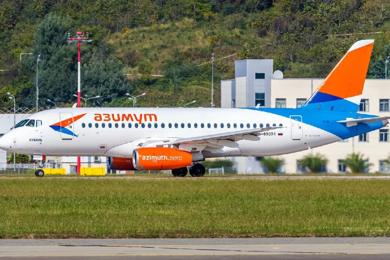 самолет и аэропорт. самолет азимут из сочи. авиакомпания азимут даламан. билет на самолет азимут. авиабилет азимут.