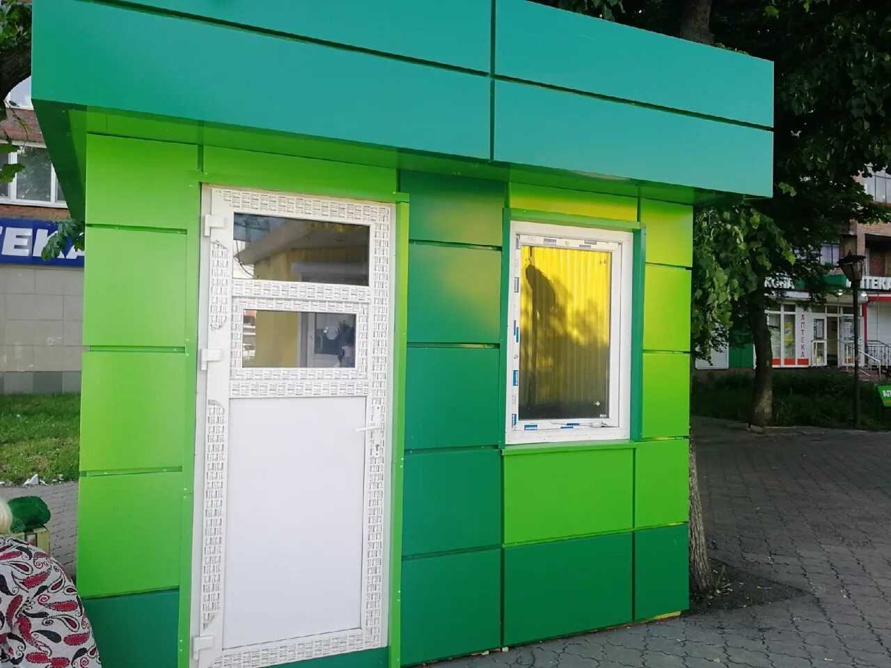 Киоски кл. Киоск. купава ларек. ларьки у остановки. зеленые киоски 2025.