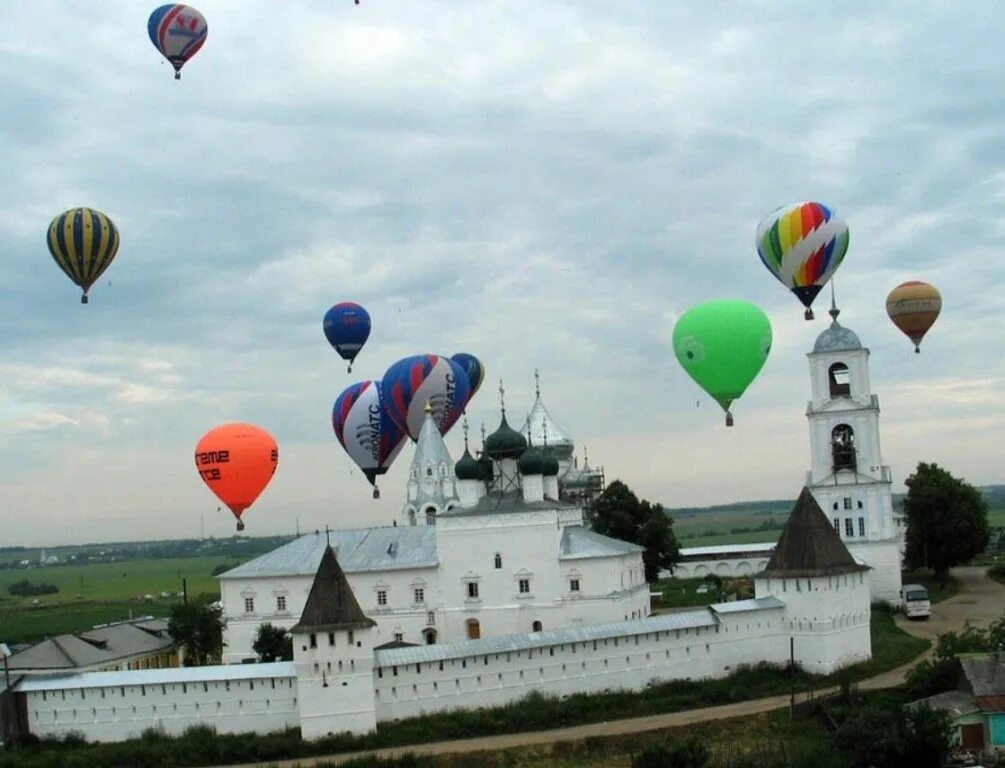 воздушные шары над суздалем. фестиваль воздухоплавателей в суздале. суздаль воздухоплавание. фестиваль шаров в переславле залесском 2022. фестиваль шаров переславль залесский.