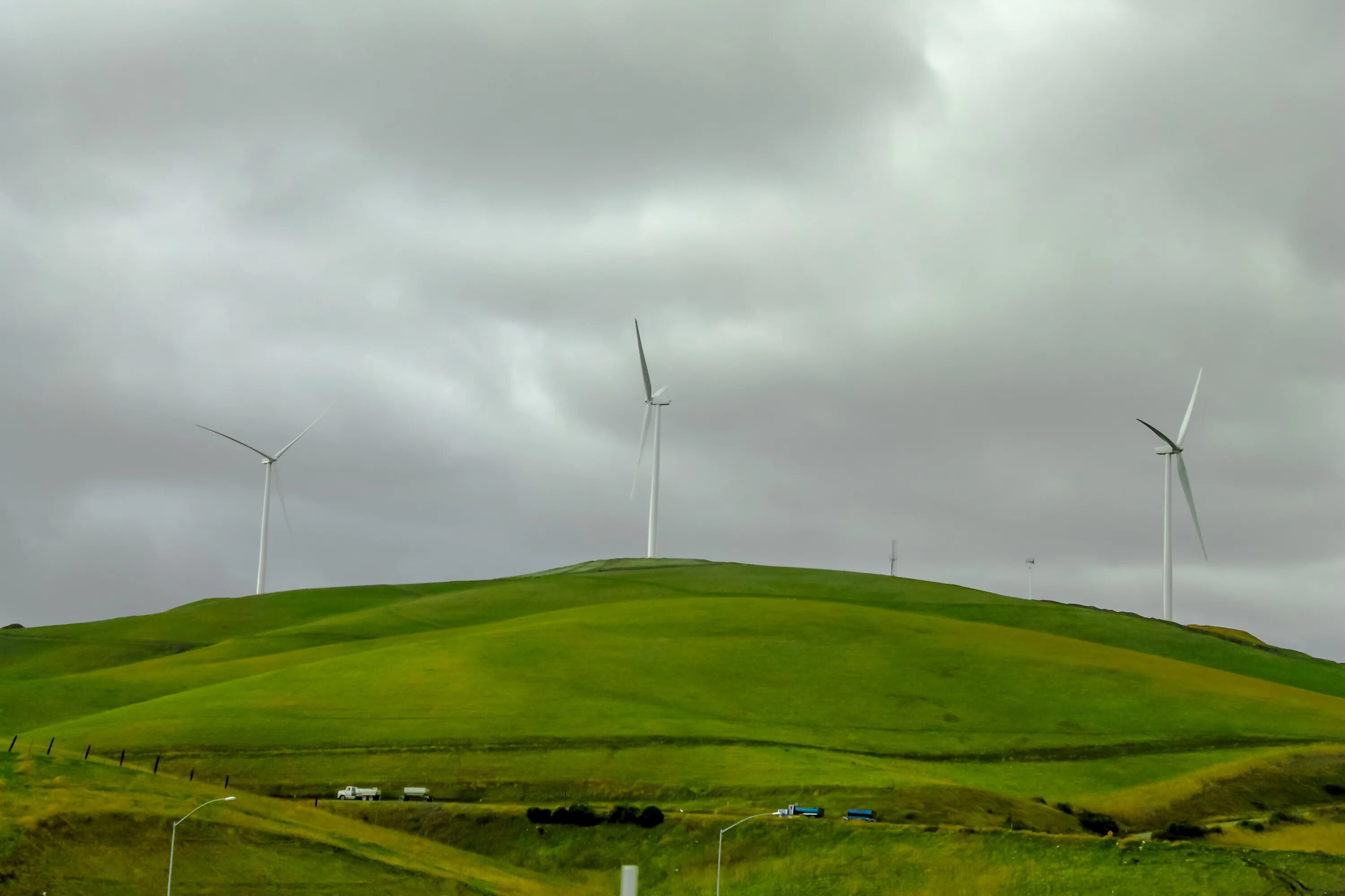 Холм Windmill Hill. Ветряные мельницы. Холмы и Ветряные мельницы. Ветряки на Холме.