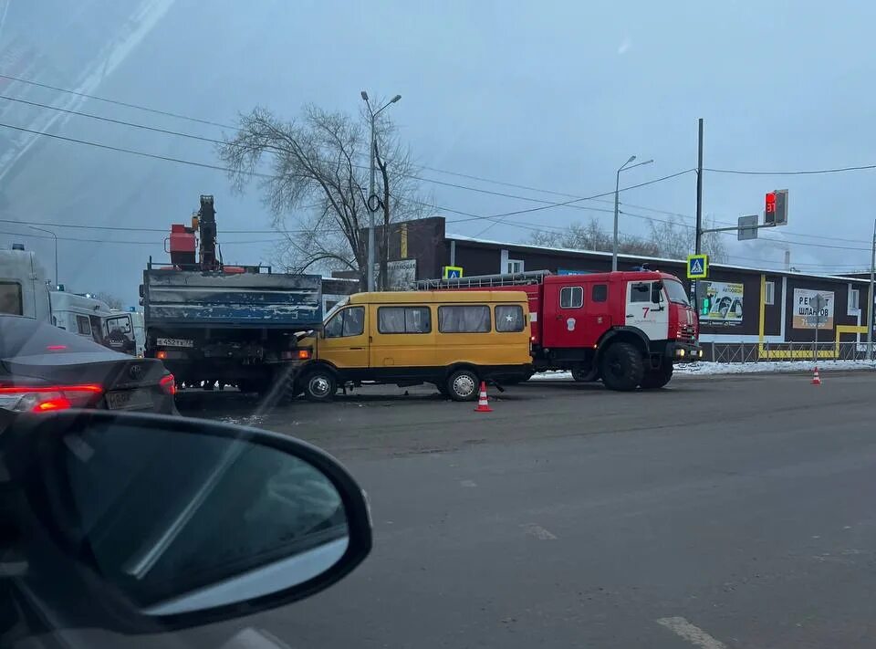 Фото с небольшими авариями в восемь утра. Волга перевернулся с пешеходами. Дтп на московском ульяновск. Дтп на московском ульяновск. Дтп на московском ульяновск.