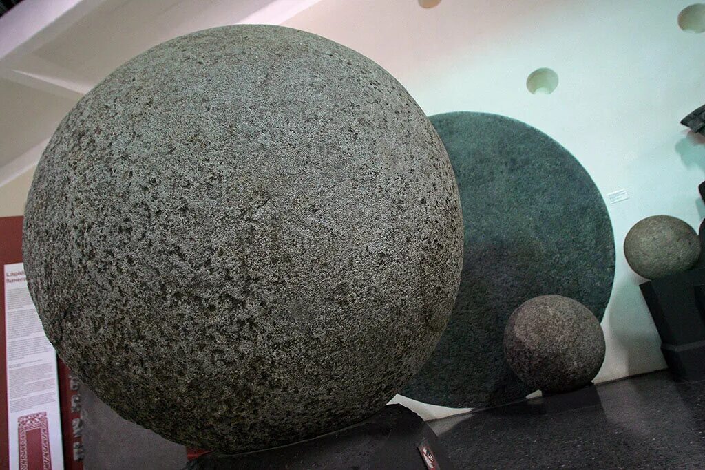 Stone huge. Каменные шары Коста-Рики Коста-Рика. Каменные шары. Каменный шарик. Каменные шары в Коста Рике.