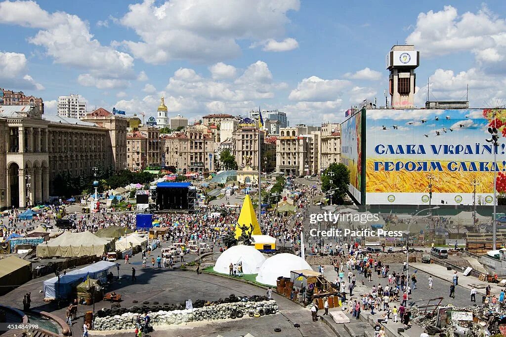 Почему назван майданом. Крещатик Майдан 2014. Киев Крещатик 2014. Киев Майдан. Площадь независимости Киев 2014.