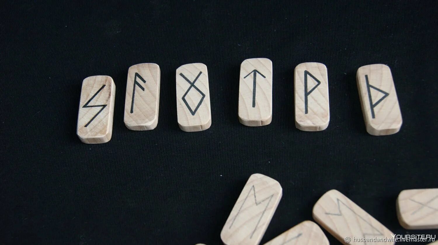 Руна кано феху вуньо. Руна одинец. Руна астана прогноз. Руна астана прогноз. Русская руна рассеинье.