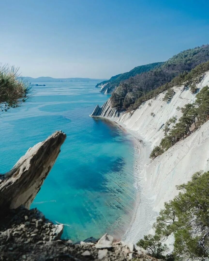 Голубая бухта отдых. Голубая бухта в геленджике 2022. Геленджик море голубая бухта. Голубая лагуна геленджик сосновка. Голубая бухта в геленджике.