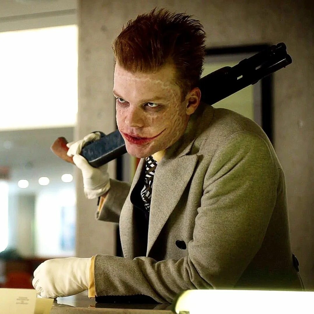 Кэмерон монахэн готэм. Кэмерон монахэн джером валеска. Джером валеска. Джером валеска готэм. Кэмерон монахэн джером валеска.