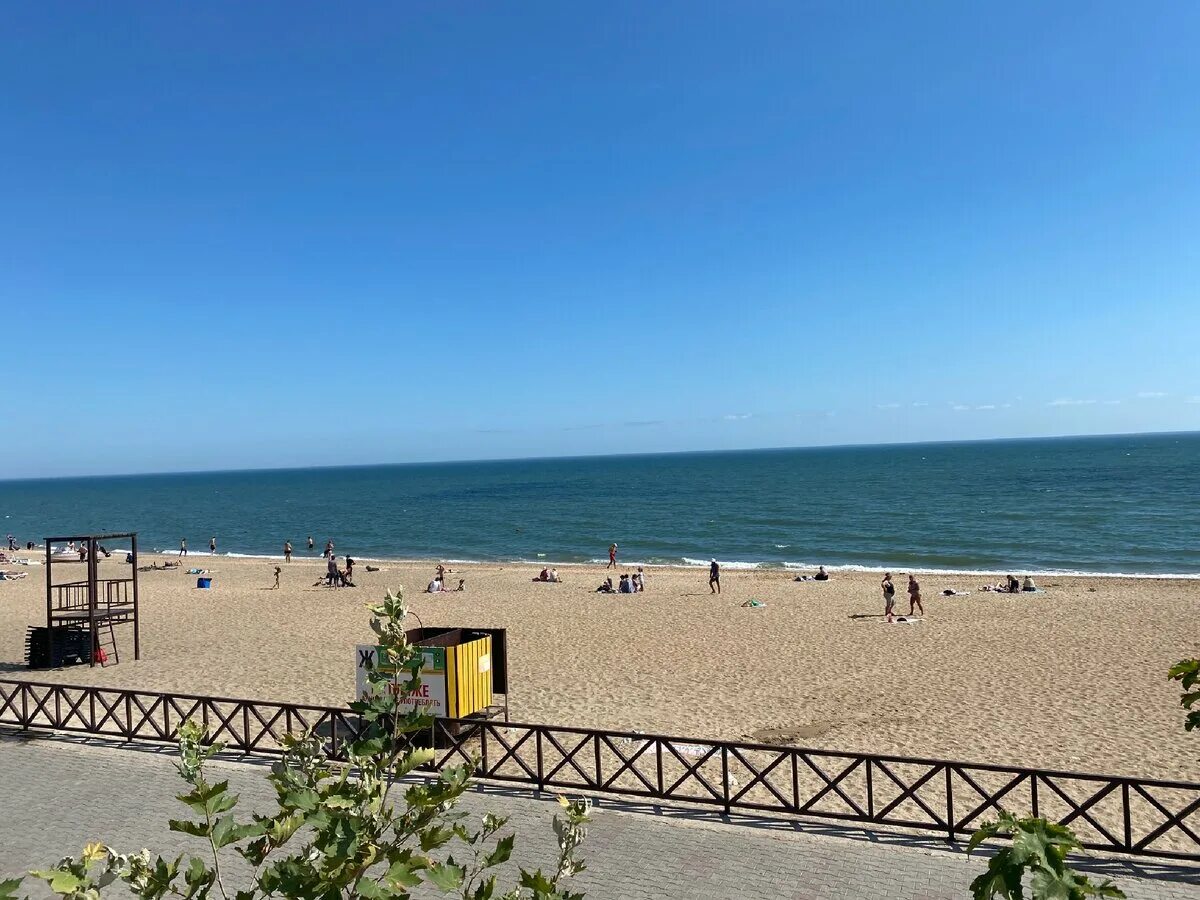 пляжи махачкалы фото. каспийское море махачкалинский пляж. городской пляж махачкала. город махачкала пляж джамми. пляжи махачкалы фото.