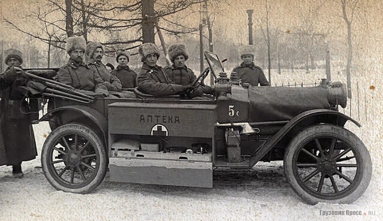 Автомобили первой мировой. Mercedes-Benz 1915г. Автомобили первой мировой войны 1914-1918. Renault санитарный 1916. ПМВ 1915 год.