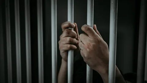 Заключенному привели