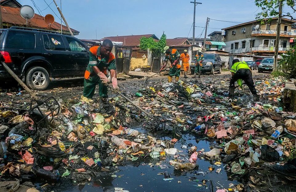 Самые грязные области. Грязный город. Самый загрязненный город. Самый загрязнённый город в мире. Мусорный район в Лагосе.
