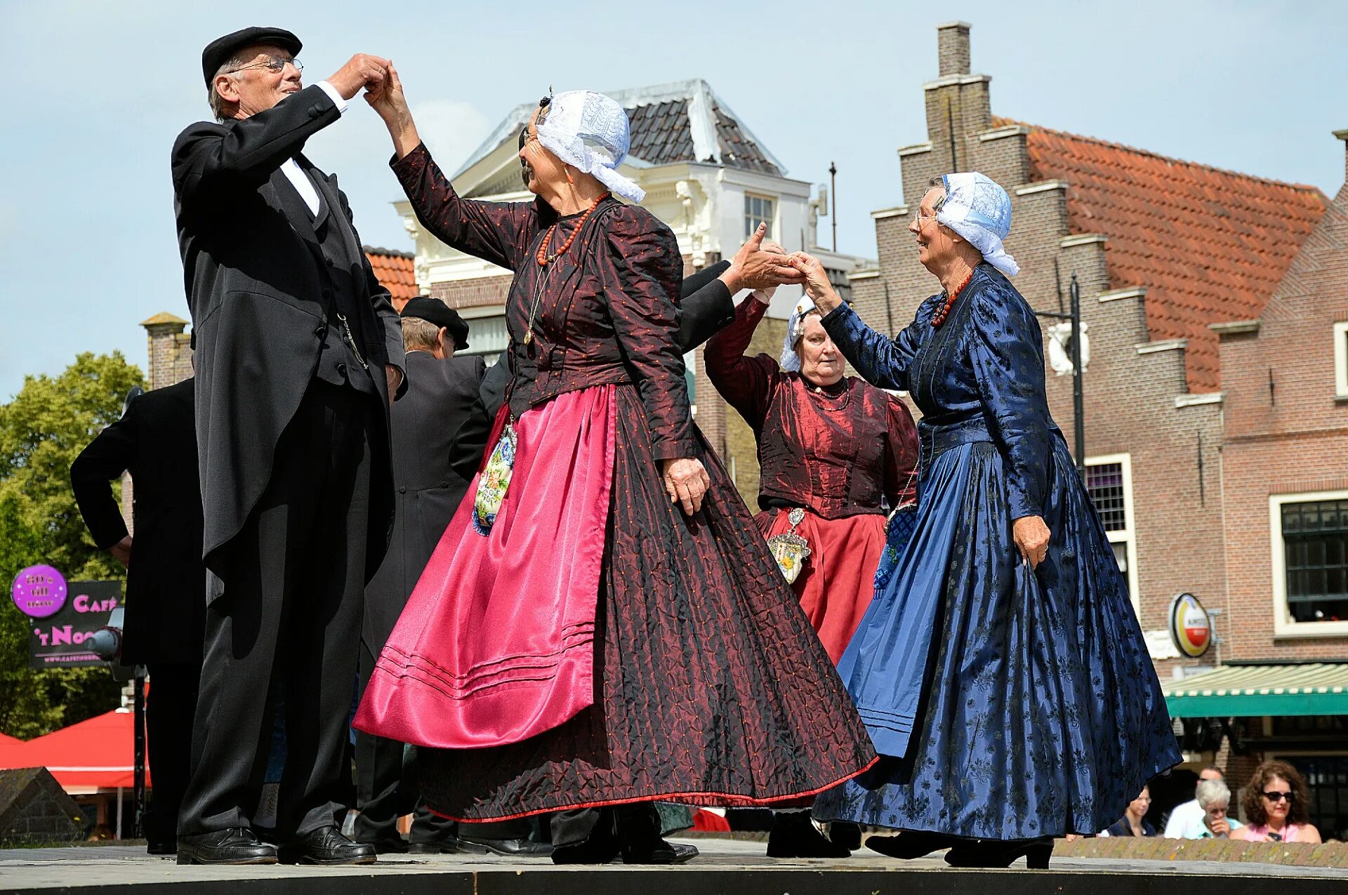 History and traditions. Голландский танец. Нидерландские танцы. Танцы в Голландии. Сванский танец в Голландии.