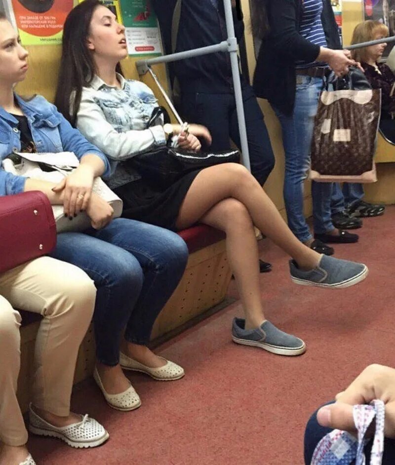 Впервые встала