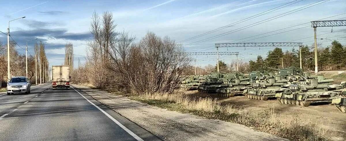 Украинская граница войска. Российские военные на границе с украиной. войска россии на границе с украиной. российская военная техника на границе с украиной. войска на границе.