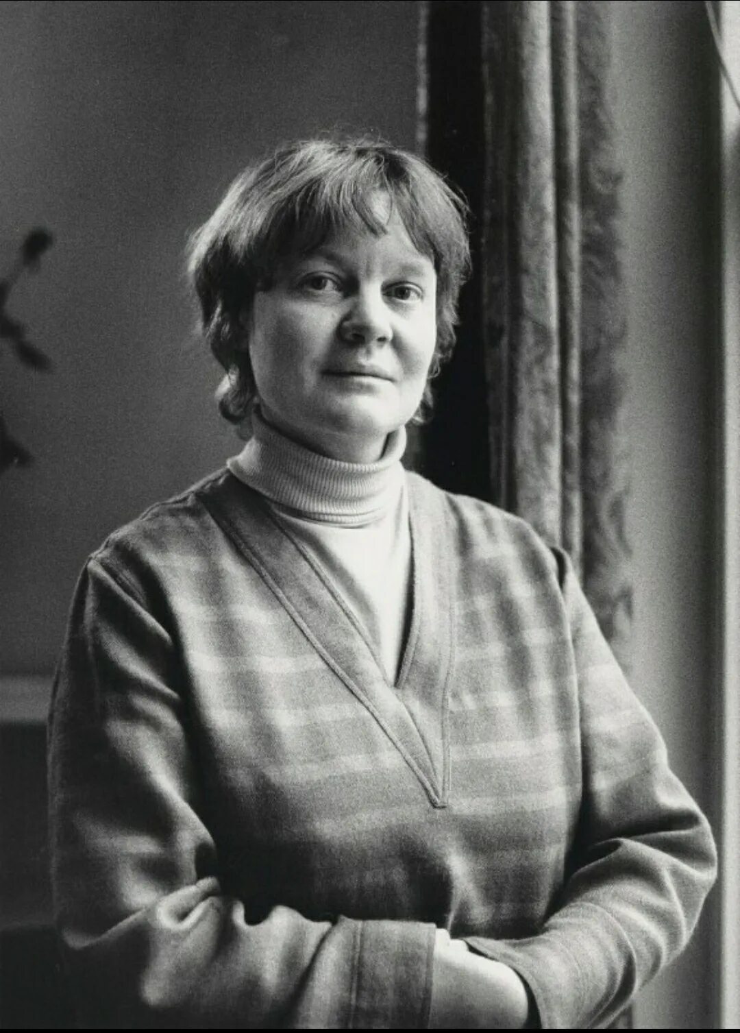 Айрис мердок в молодости. Писательница айрис мердок. Айрис мёрдок. Айрис мердок (1919-1999). Айрис мердок.