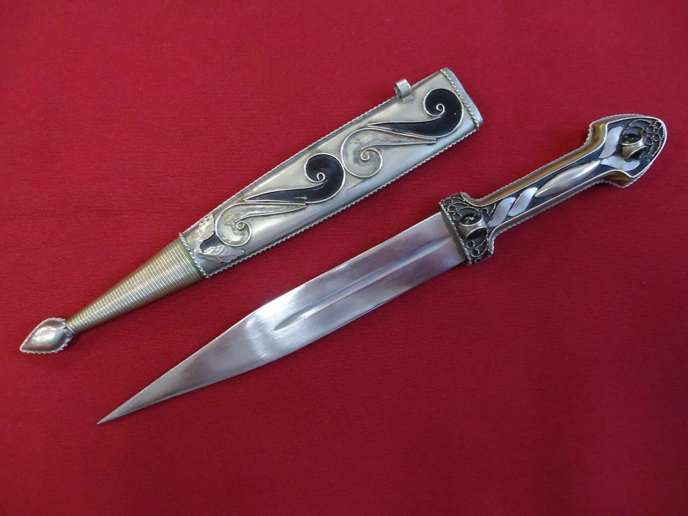 кинжал сувенирный "восточный". сувенир кинжал. сувенир кинжал. кинжал ирбис мельхиор. кинжал кавказский тифлис.
