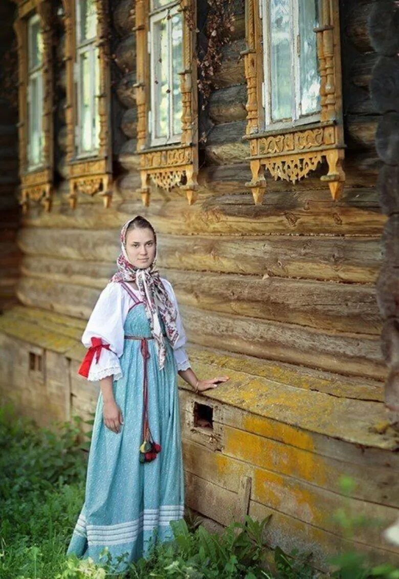 Бабы в старину. Русские Наряды для девушек. Старинные русские Наряды. Деревенская одежда женская.
