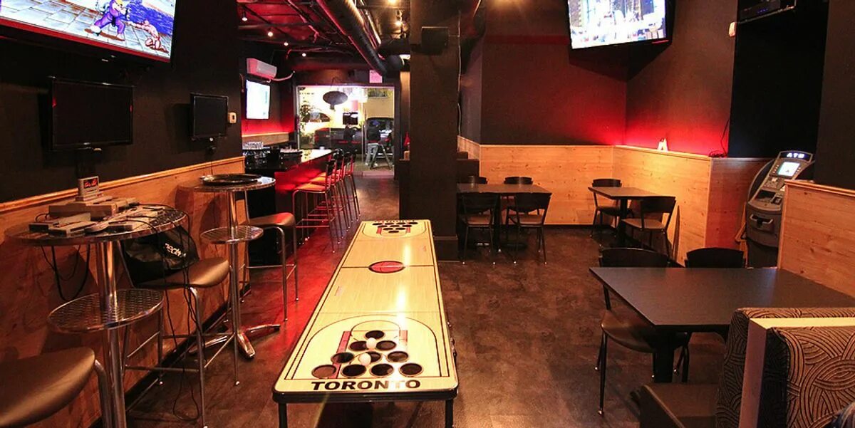 9 марта лобня паб. Game bar заведение. Игровой бар. Аркадный автомат в баре. Бар "sub.