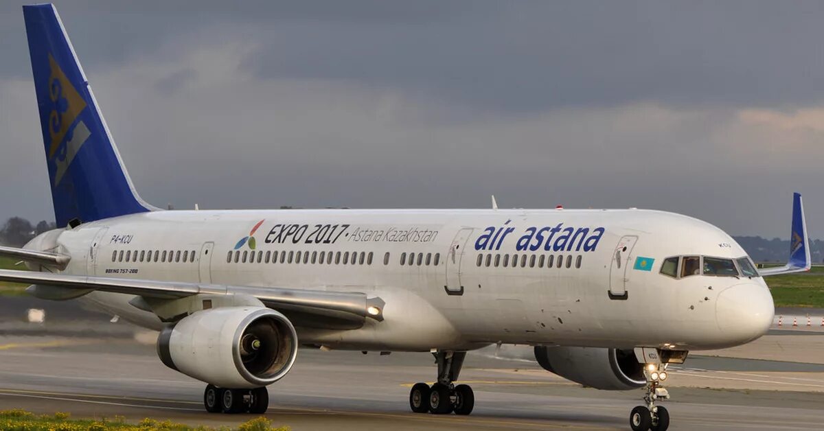 Айр казахстан. Air Astana ливрея. Air Astana самолеты. Казахские авиалинии самолеты. АИР Астане авиакомпания Казахстан.