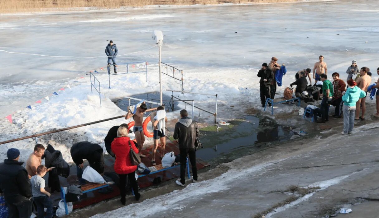С крещением господним 19 января. Приметы на крещение. Новоиерусалимский монастырь в истре прорубь. Что делать в крещенскую ночь. Что делать в крещенскую ночь.