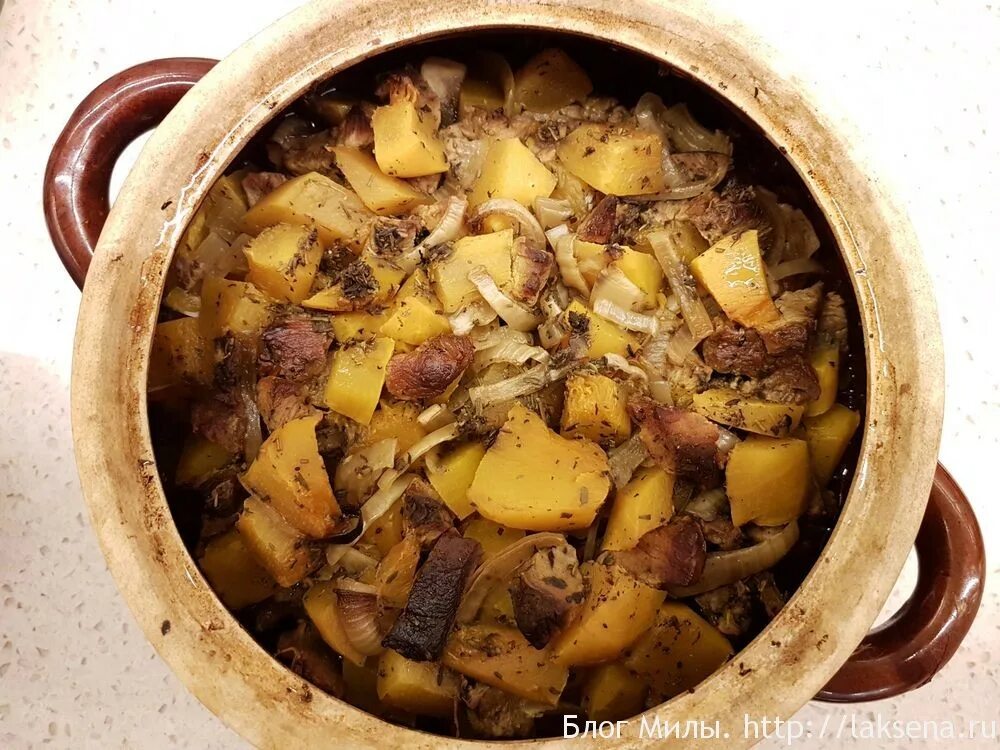 Тыква с мясом в горшочке в духовке. Тыква испортилась. Жаркое в тыкве. Тыква и картошка в горшочках. Жаркое в тыкве в духовке с мясом.