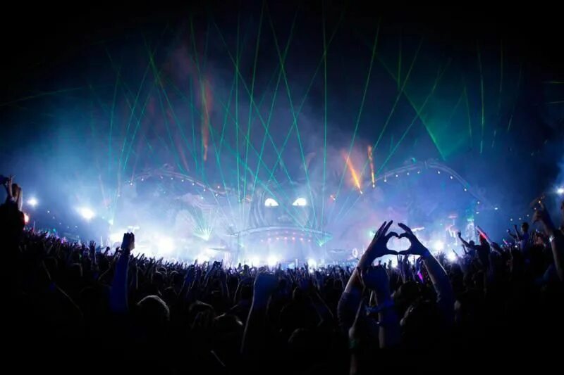 Edm dancing. Edm dancing. Edm dancing. Танцевальный микс надпись. Рейв фестиваль.