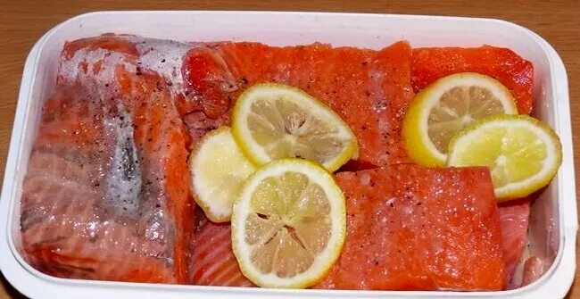 Кижуч слабосоленый в домашних. Кижуч дальневосточный. Кижуч соленый в домашних. Посол кижуча в домашних. Кижуч блюда.