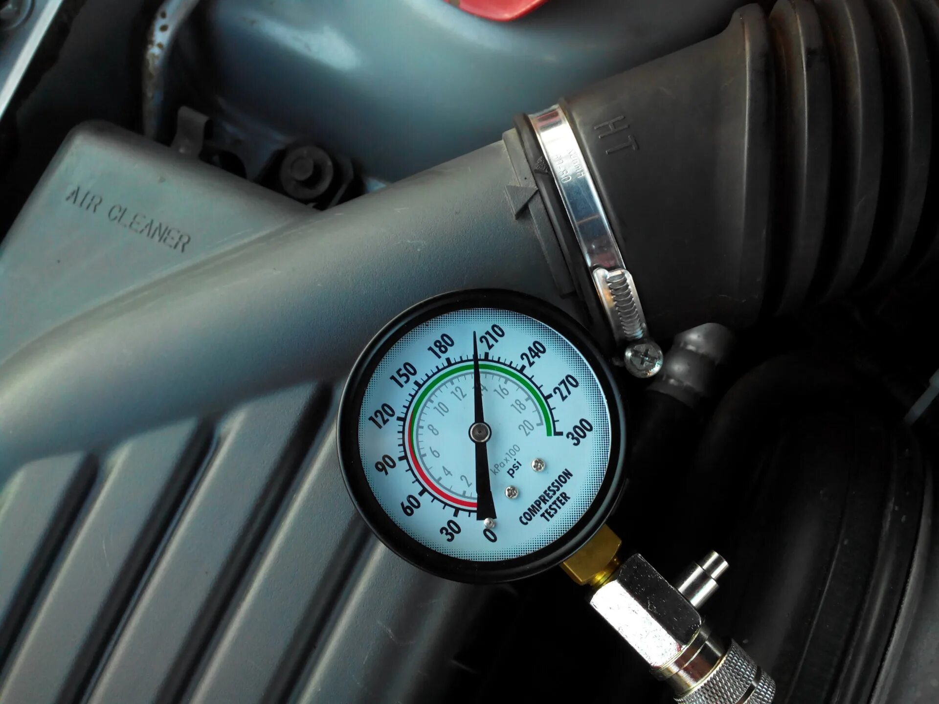 Измерение компрессии ДВС. Замер компрессии в двигателе. Измеритель давления в цилиндрах двигателя. Измерение компрессии в цилиндрах бензинового двигателя.