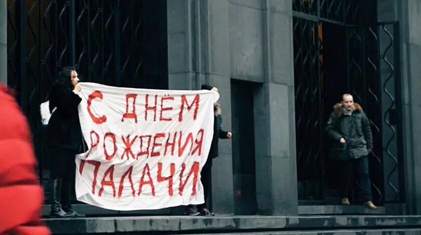 Дом палача. День палачей. День палачей. Инквизиция карикатура. Пирамидоголовый дед бай дейлайт.