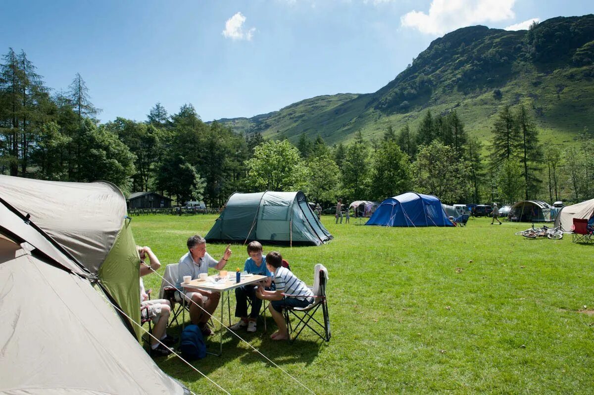 Look at the camp. Кемпинг свежий воздух. Кемпинг «a-ferma». Кемпинг Лейк Дистрикт. Фото кемпинга на природе.