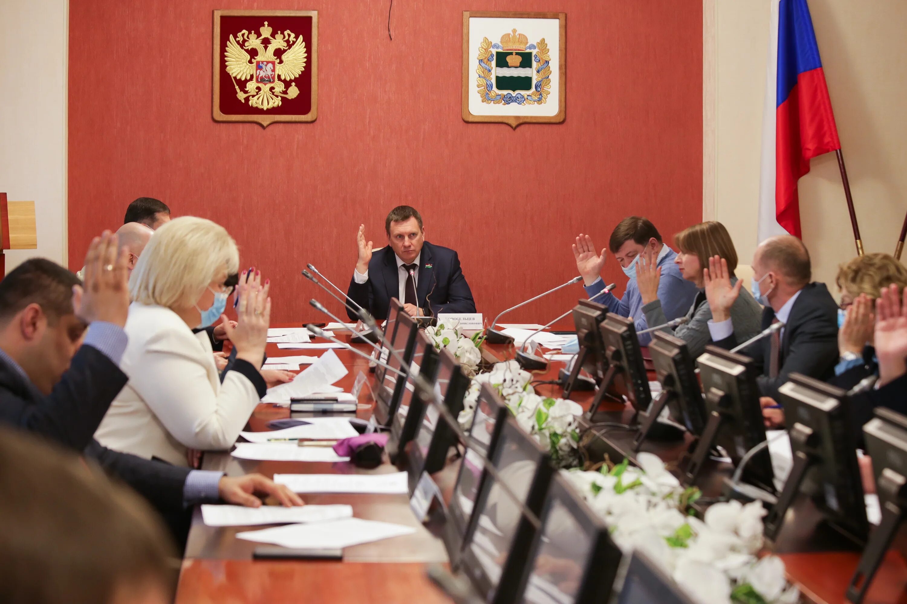 Год собрания. Заседание депутатов. повестка заседания президиума. специалисты законодательного. собрания в калужской области. законодательное собрание омской области 2025.