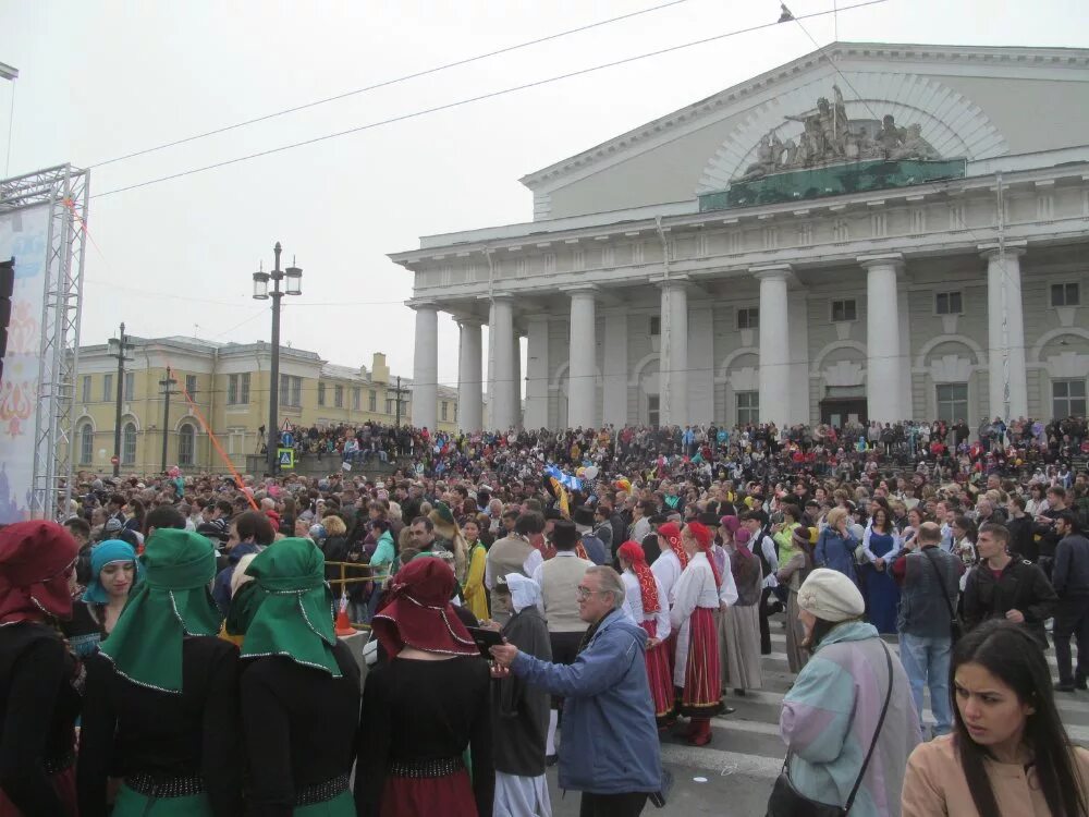 Питер национальности. Нации Санкт Петербурга. Национальности Питера. Бал национальностей. Много национальностей в СПБ.