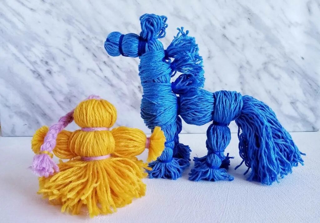 Игрушки из ниток. Поделки из помпонов. Животные из ниток. Фигурки из пряжи. Поделки из ниток.